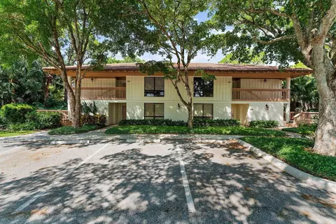 527 Brackenwood Pl, Palm Beach Gardens, FL 33418