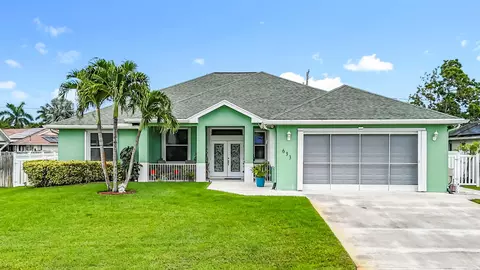 633 SE Dean Ter, Port Saint Lucie, FL 34984
