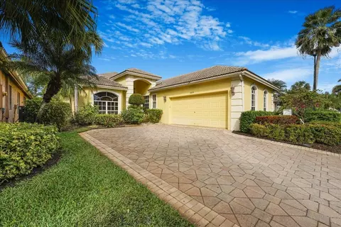 5605 Fountains Dr S, Lake Worth, FL 33467