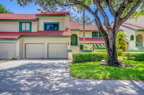 10 Lexington Ln E #B, Palm Beach Gardens, FL 33418