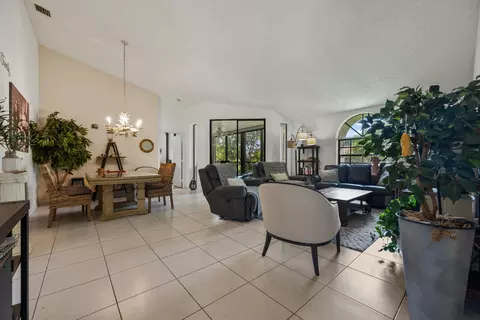 5136 Floria Dr #M, Boynton Beach, FL 33437