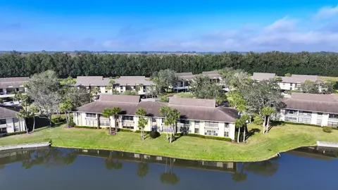11 Plantation Dr #201, Vero Beach, FL 32966