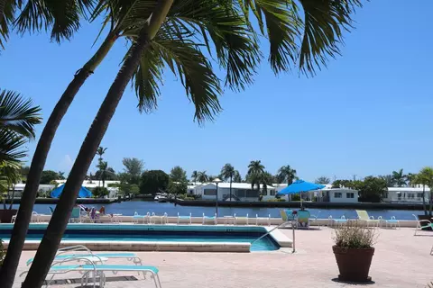 2012 S Federal #303, Boynton Beach, FL 33435