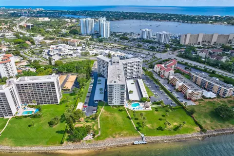 336 Golfview Rd #1104, North Palm Beach, FL 33408