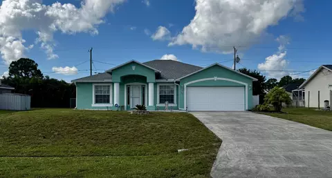 484 SW Columbus Dr, Port Saint Lucie, FL 34953