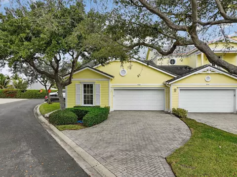 906 Mariner Bay Blvd, Hutchinson Island, FL 34949