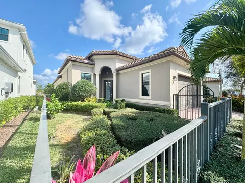 320 SE Fascino Cir, Port Saint Lucie, FL 34984