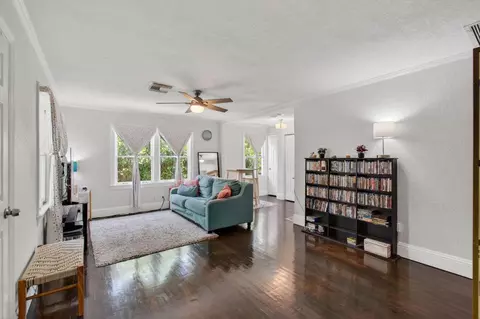 614 S E St, Lake Worth Beach, FL 33460
