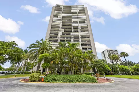 2425 Presidential Way #1006, West Palm Beach, FL 33401