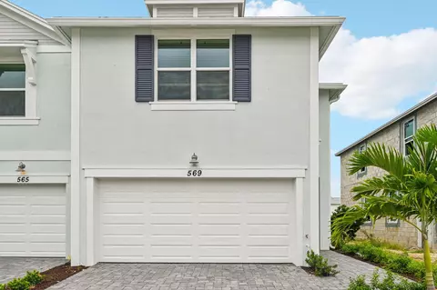 569 Salisbury Cir, Fort Pierce, FL 34982