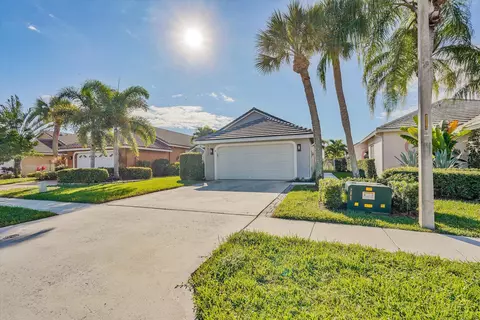 2622 Country Golf Dr, Wellington, FL 33414
