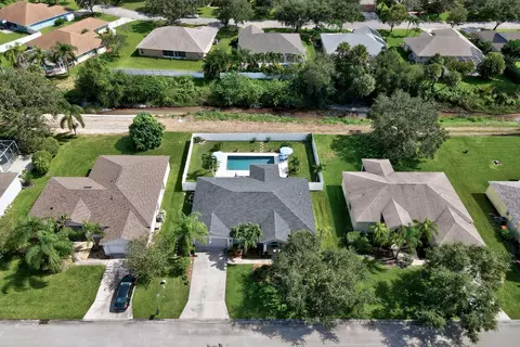 150 36th Ct SW, Vero Beach, FL 32968