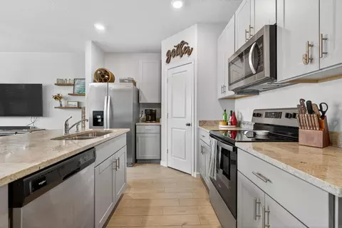 Kitchen - 3942 SE Caladium Ct, Stuart, FL 34997 photo 2 of 4