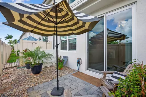 Exterior - 3942 SE Caladium Ct, Stuart, FL 34997 photo 5 of 6