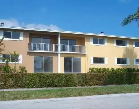 1505 Crescent Cir #C30, Lake Park, FL 33403