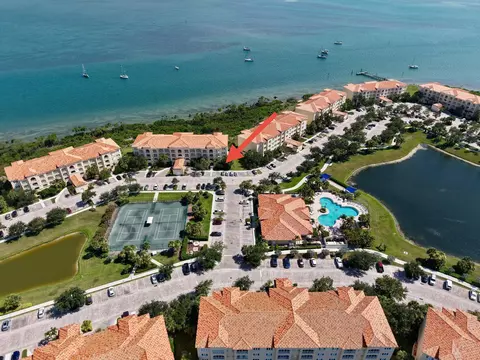 27 Harbour Isle Dr #106, Fort Pierce, FL 34949