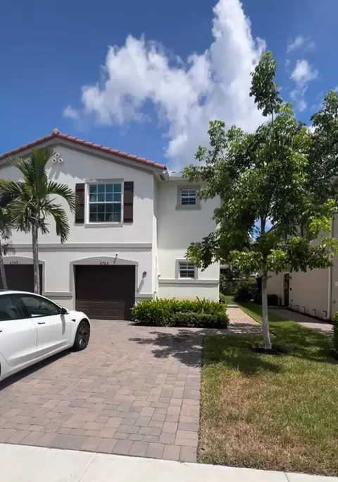 6765 Broadwater Ln, Lake Worth, FL 33467