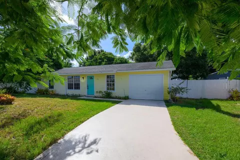 1875 SE Camilo St, Port Saint Lucie, FL 34952