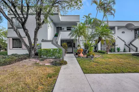 159 Lakeview #101, Weston, FL 33326