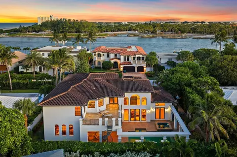 136 Lighthouse Dr, Jupiter Inlet Colony, FL 33469