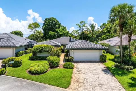 3 Glens Dr E, Boynton Beach, FL 33436