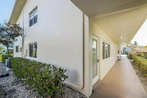 105 Coventry E #105, West Palm Beach, FL 33417