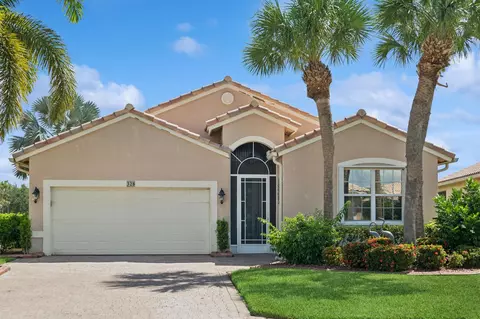 328 NW Shoreline Cir, Port Saint Lucie, FL 34986