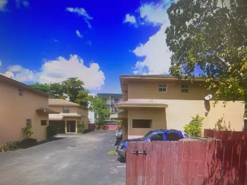 451 NE 136th St #II-209, North Miami, FL 33161