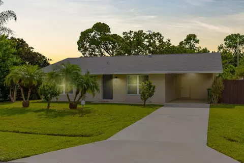 216 SE Fallon Dr, Port Saint Lucie, FL 34983