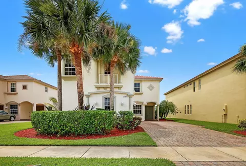 2217 SW Newport Isles Blvd, Port Saint Lucie, FL 34953