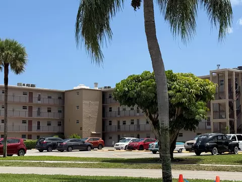 225 Bonnie Blvd #411, Palm Springs, FL 33461