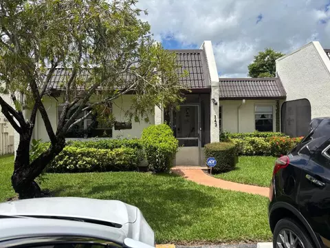 143 Lake Susan Dr, West Palm Beach, FL 33411
