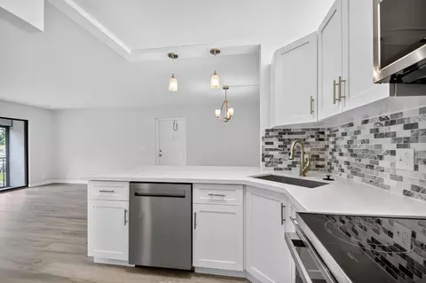 811 Sky Pne #D2, Greenacres, FL 33415