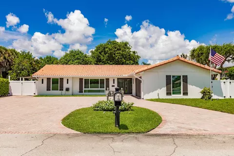 8301 Wilton Dr, Lake Clarke Shores, FL 33406