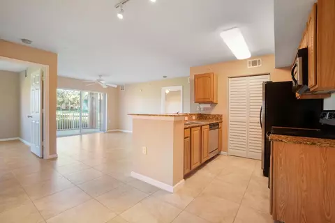 301 SW Palm Dr #102, Port Saint Lucie, FL 34986