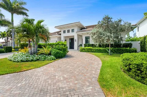 925 Allamanda Dr, Delray Beach, FL 33483