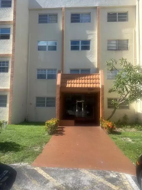 2251 NW 41st Ave #308, Lauderhill, FL 33313