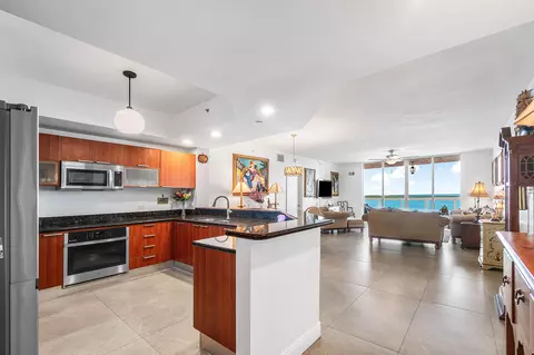 2650 Lake Shore Dr #1705, Riviera Beach, FL 33404