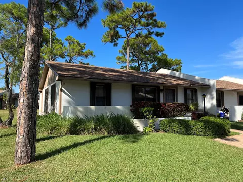 6117 Fairfield Cir, Greenacres, FL 33463