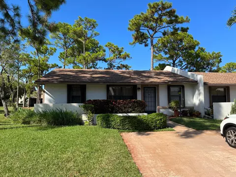 6117 Fairfield Cir, Greenacres, FL 33463