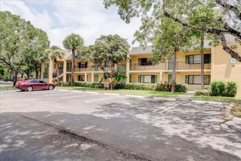 1104 Meadows Cir, Boynton Beach, FL 33436