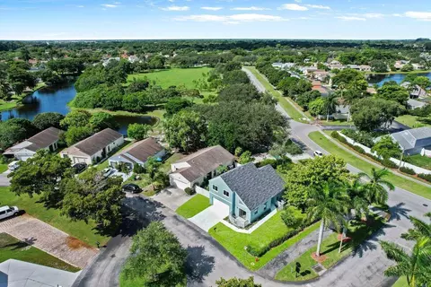 17 Paxford Ln, Boynton Beach, FL 33426