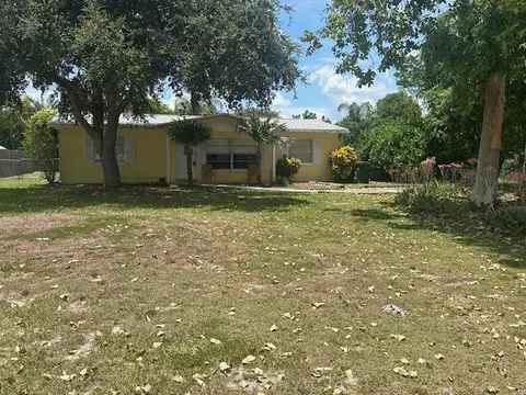 918 SE Dolphin Dr, Stuart, FL 34996