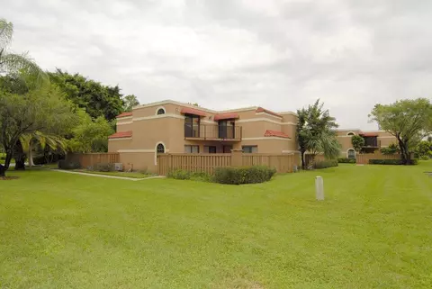 8122 Severn Dr #A, Boca Raton, FL 33433