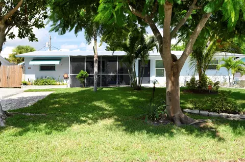 438 SE Fini Dr, Stuart, FL 34996