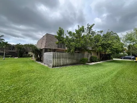 4803 Waterview Cir, Palm Springs, FL 33461