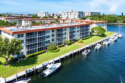 3050 NE 48th Ct #402, Lighthouse Point, FL 33064