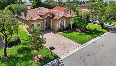6118 NW 41st Dr, Coral Springs, FL 33067