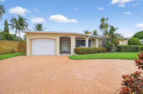 2250 NE 4th Ct, Boca Raton, FL 33431