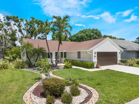 1812 Edgewater Dr, Boynton Beach, FL 33436